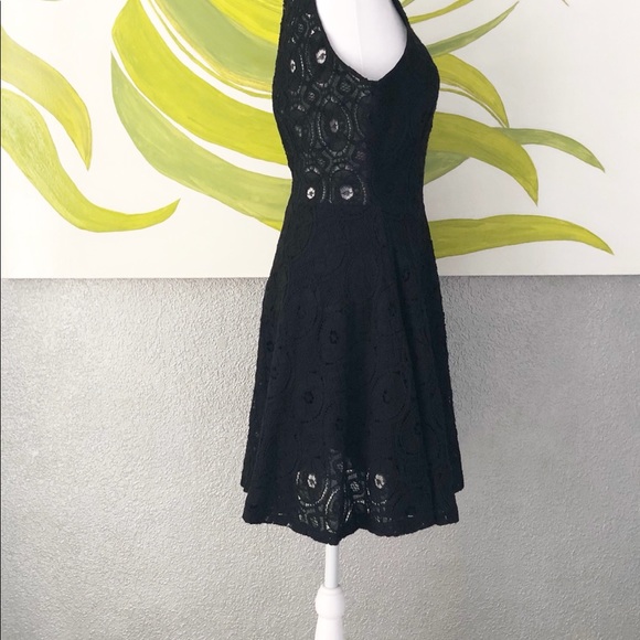 BB DAKOTA GORGEOUS LITTLE BLACK LACE DRESS SIZE 6 - Picture 4 of 9